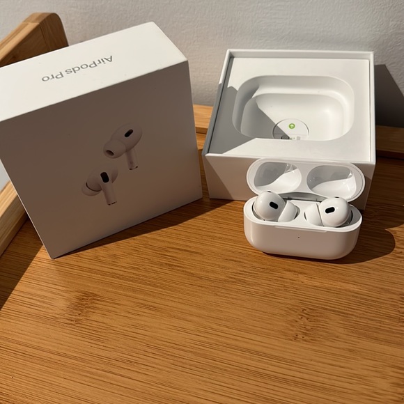 Apple AirPods Pro (2nd generation) - Picture 4 of 5